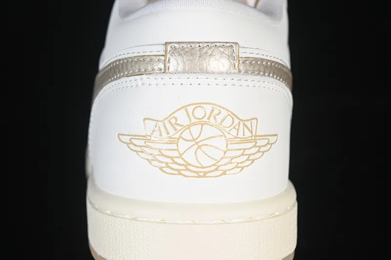 All Categories Air Jordan Jordan Series Basketball Shoes Air Jordan 1 Low Air Jordan 1 Low AJ1 Joe 1 Meter Platinum Retro Culture Leisure Sports Shoes HV5157-100